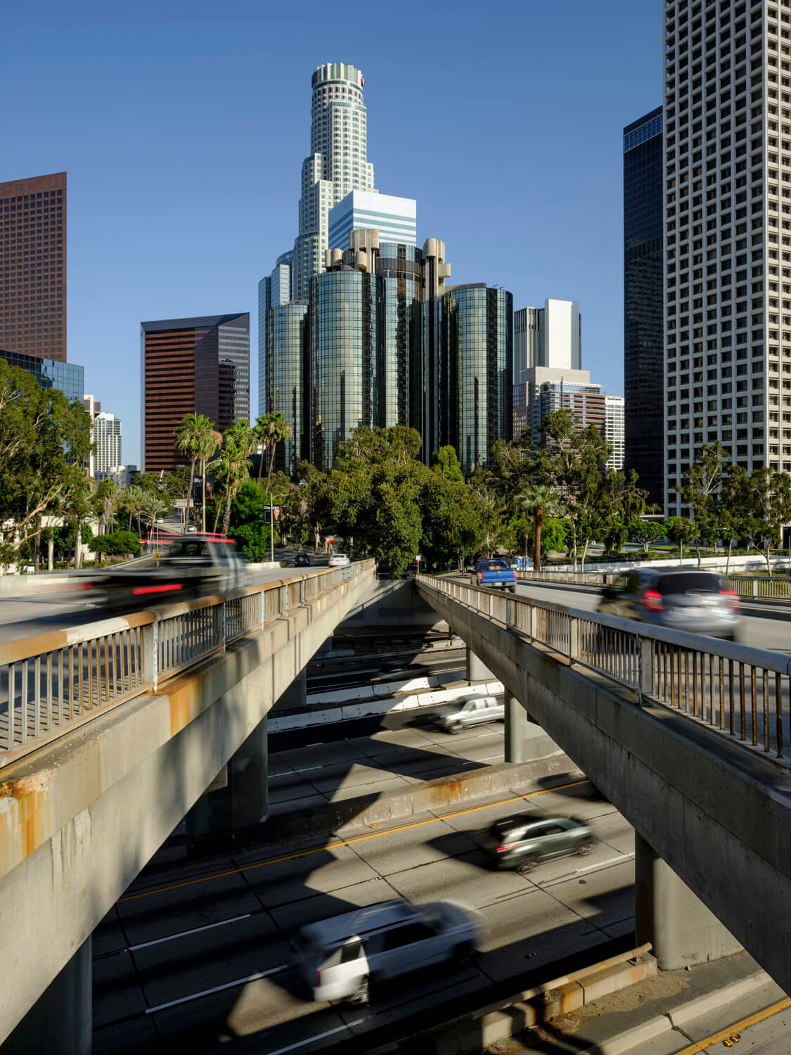 Street and cityscape photographer Jordan Saunders uses the FUJINON GF30mmF3.5 R WR to photograph LA