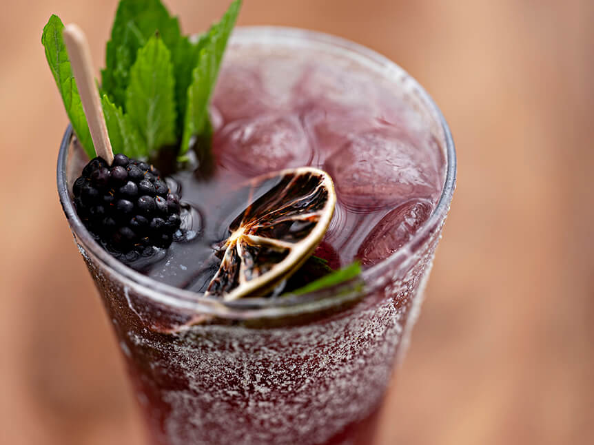 Cocktail with blackberry, mint and slice of grapefruit